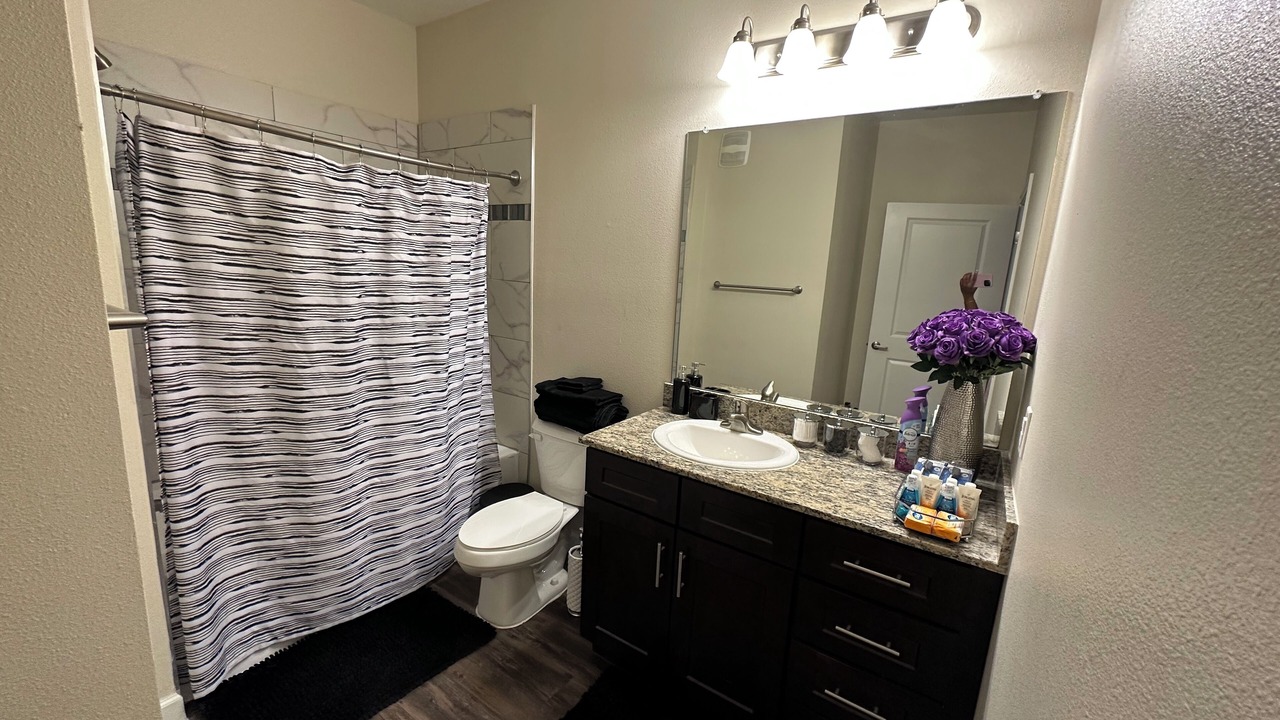 Photo of Bathroom in Azalea Park