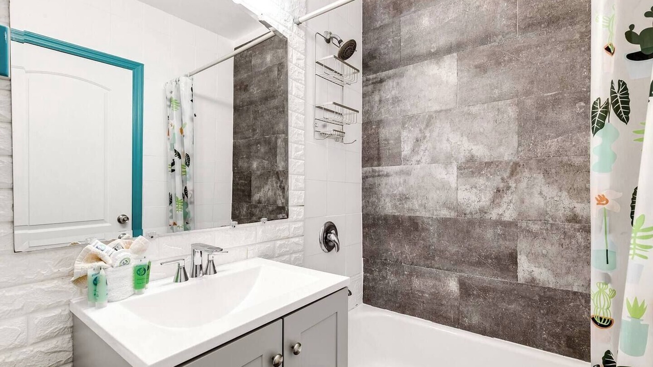 Photo of Bathroom in Royal Poinciana