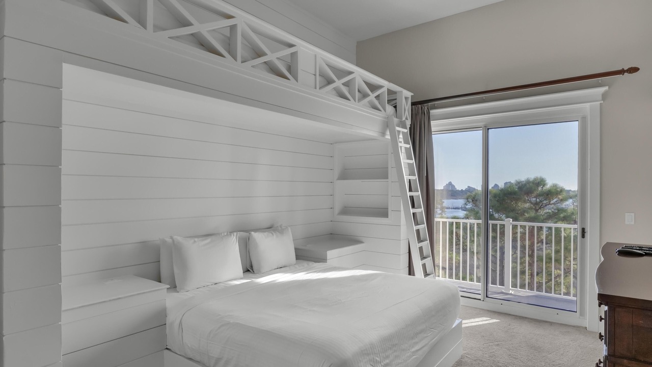 Photo of Bedroom in Baytowne Wharf