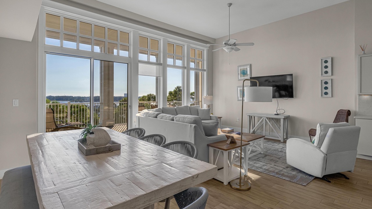 Photo of Livingroom in Baytowne Wharf