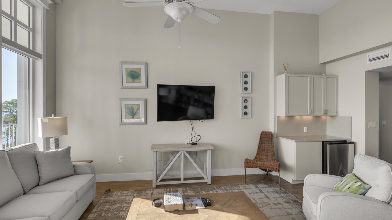 Photo of Livingroom in Baytowne Wharf