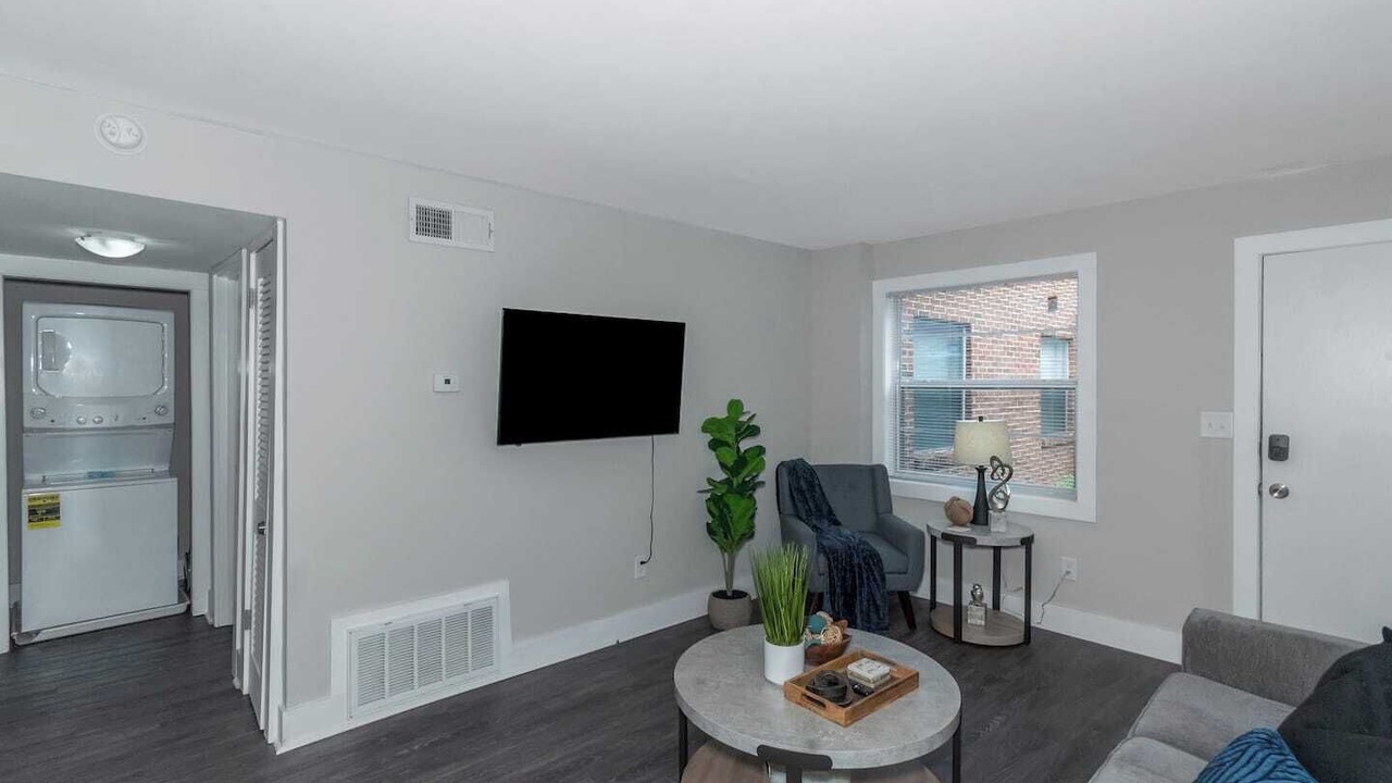 Photo of Livingroom in South Tuxedo Park