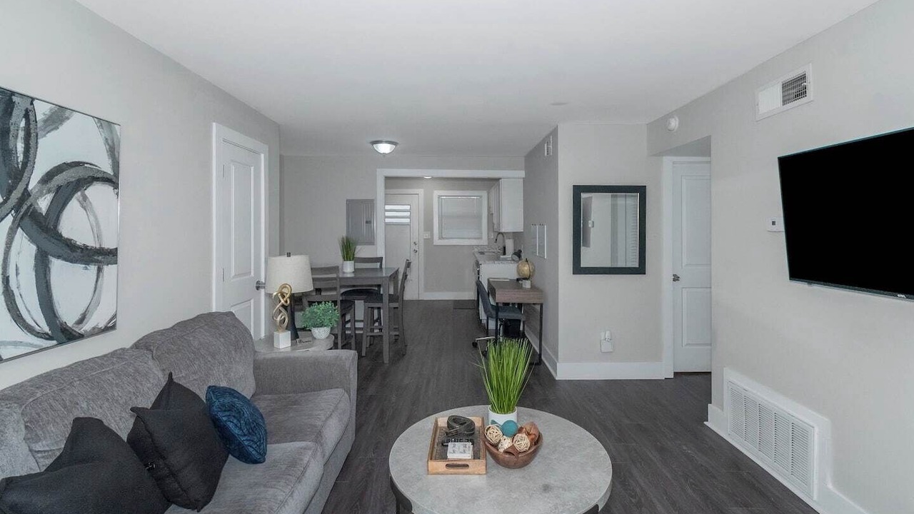 Photo of Livingroom in South Tuxedo Park