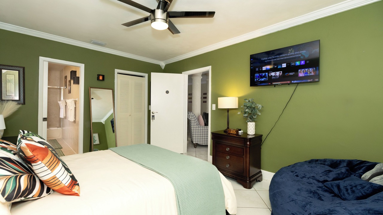 Photo of Bedroom in Coral Way