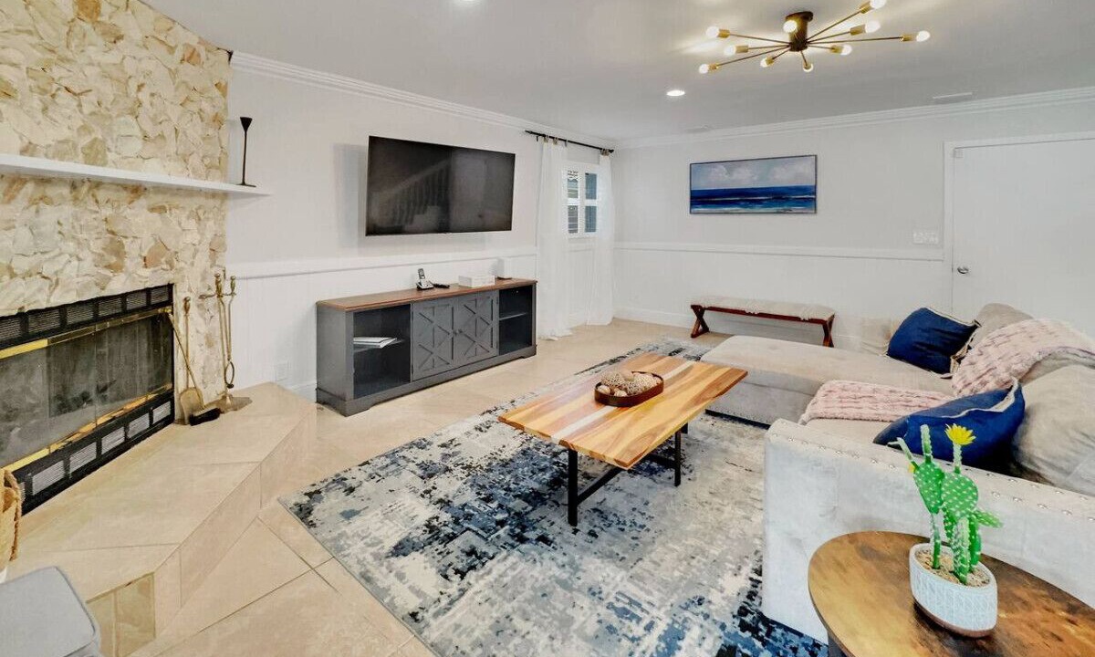 Photo of Livingroom in Imperial Point