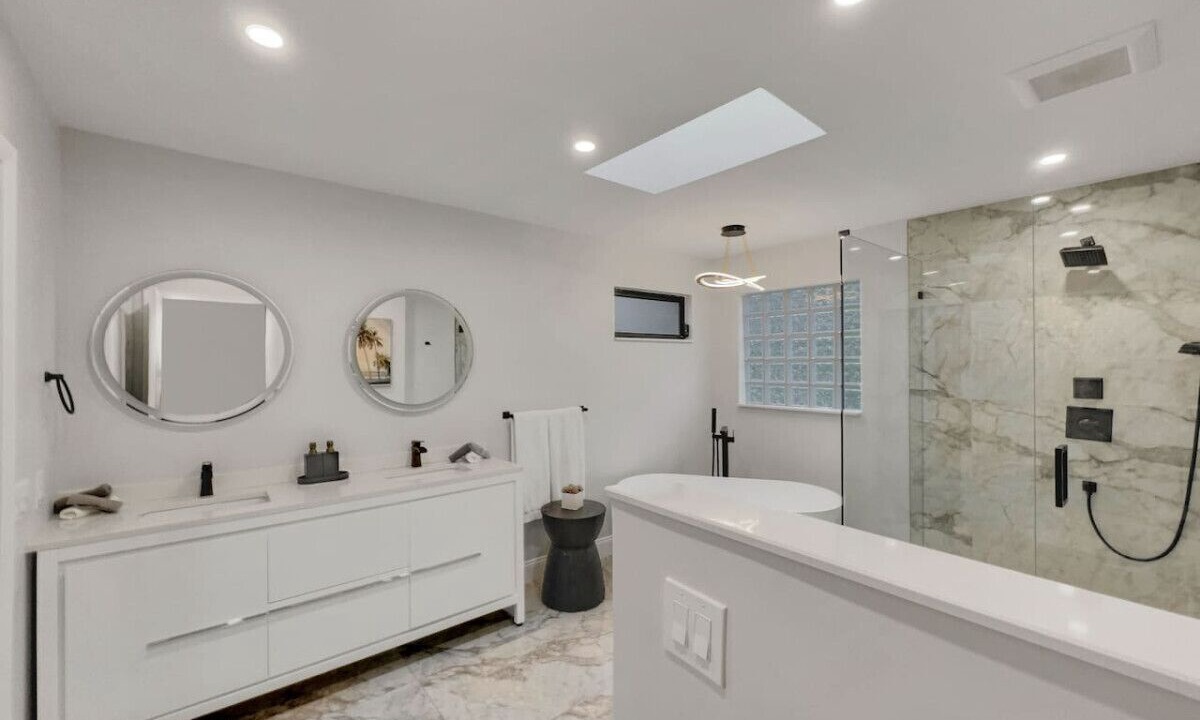 Photo of Bathroom in Imperial Point