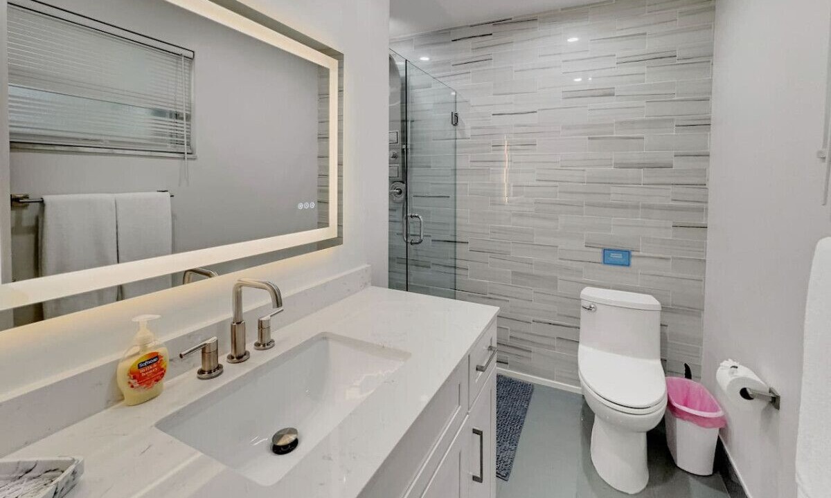 Photo of Bathroom in Imperial Point