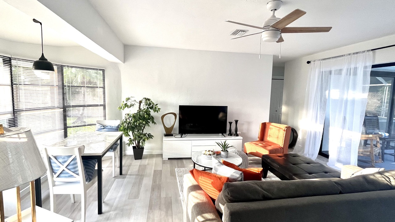 Photo of Livingroom in Sarasota Springs