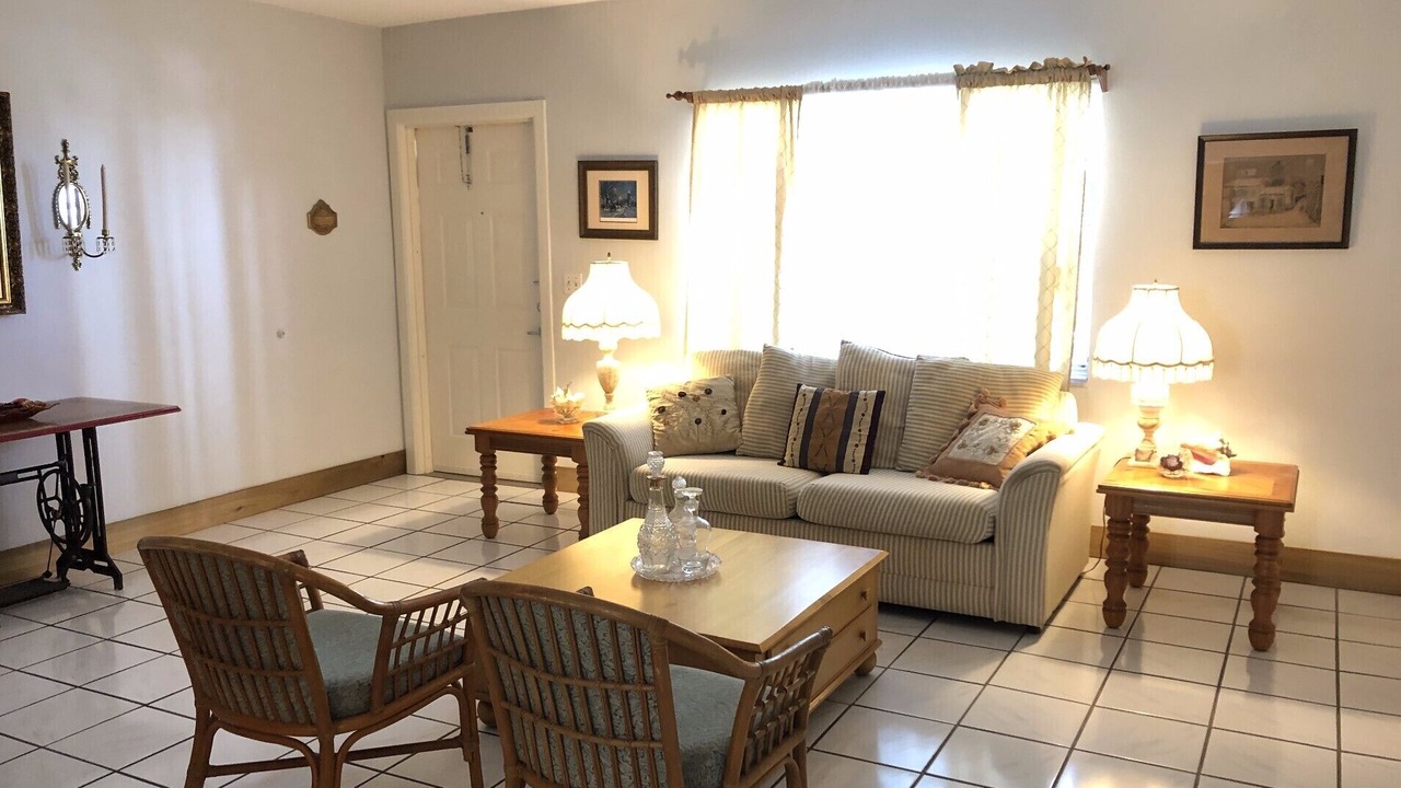 Photo of Livingroom in South Lake