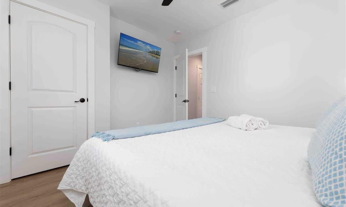 Photo of Bedroom in Neptune Beach