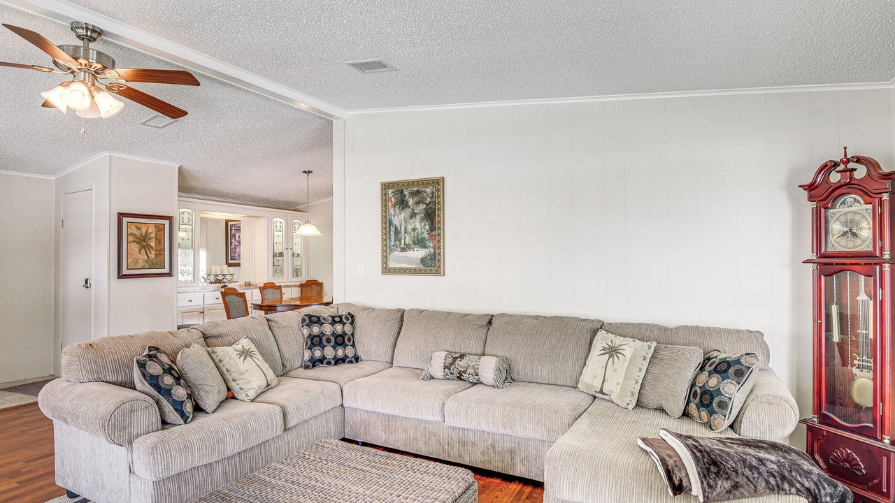 Photo of Livingroom in Edgewater