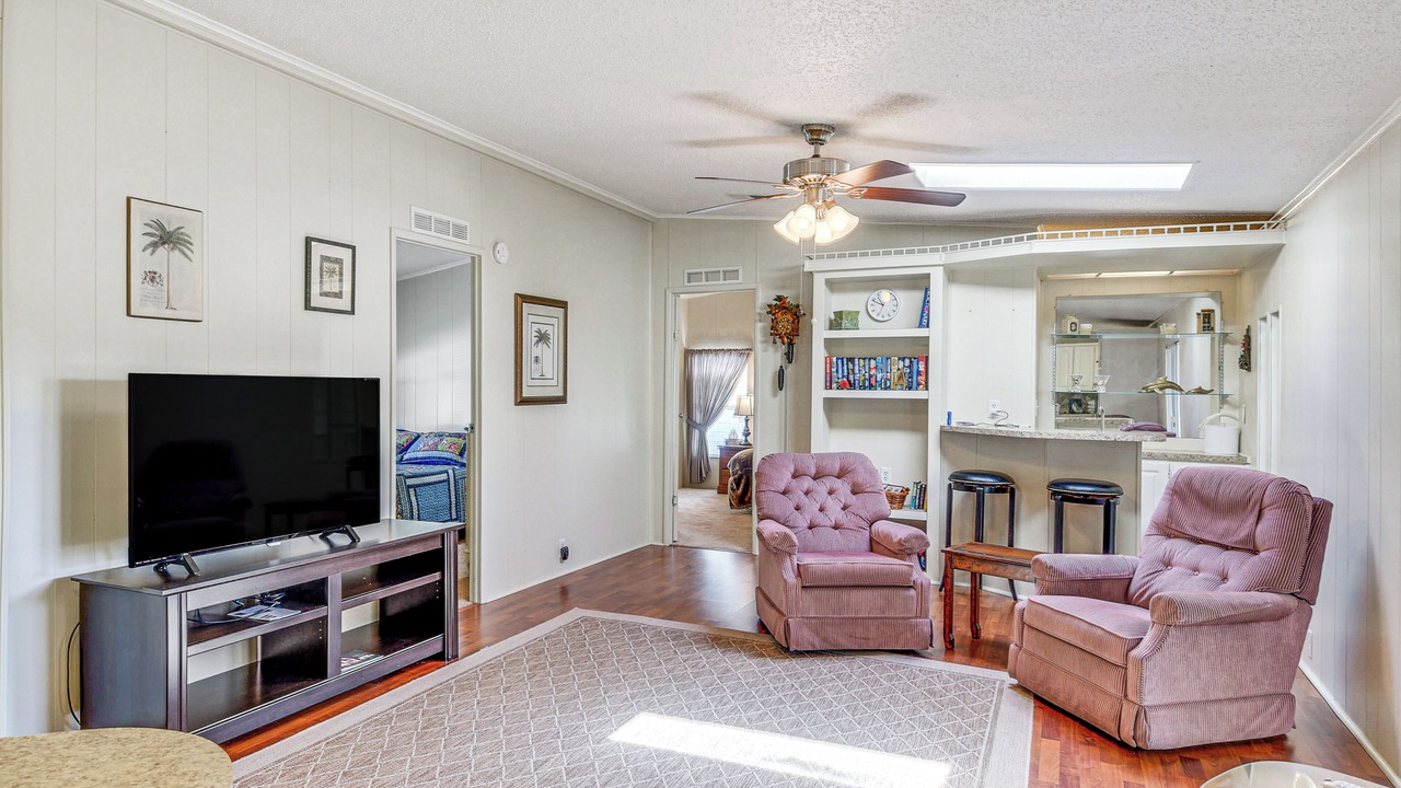 Photo of Livingroom in Edgewater