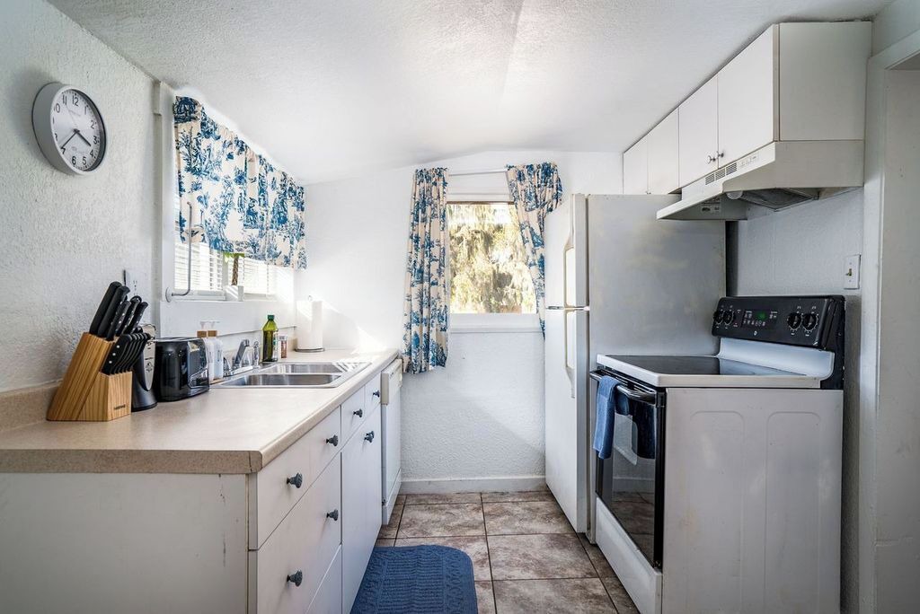 Photo of Kitchen in Walker's Island
