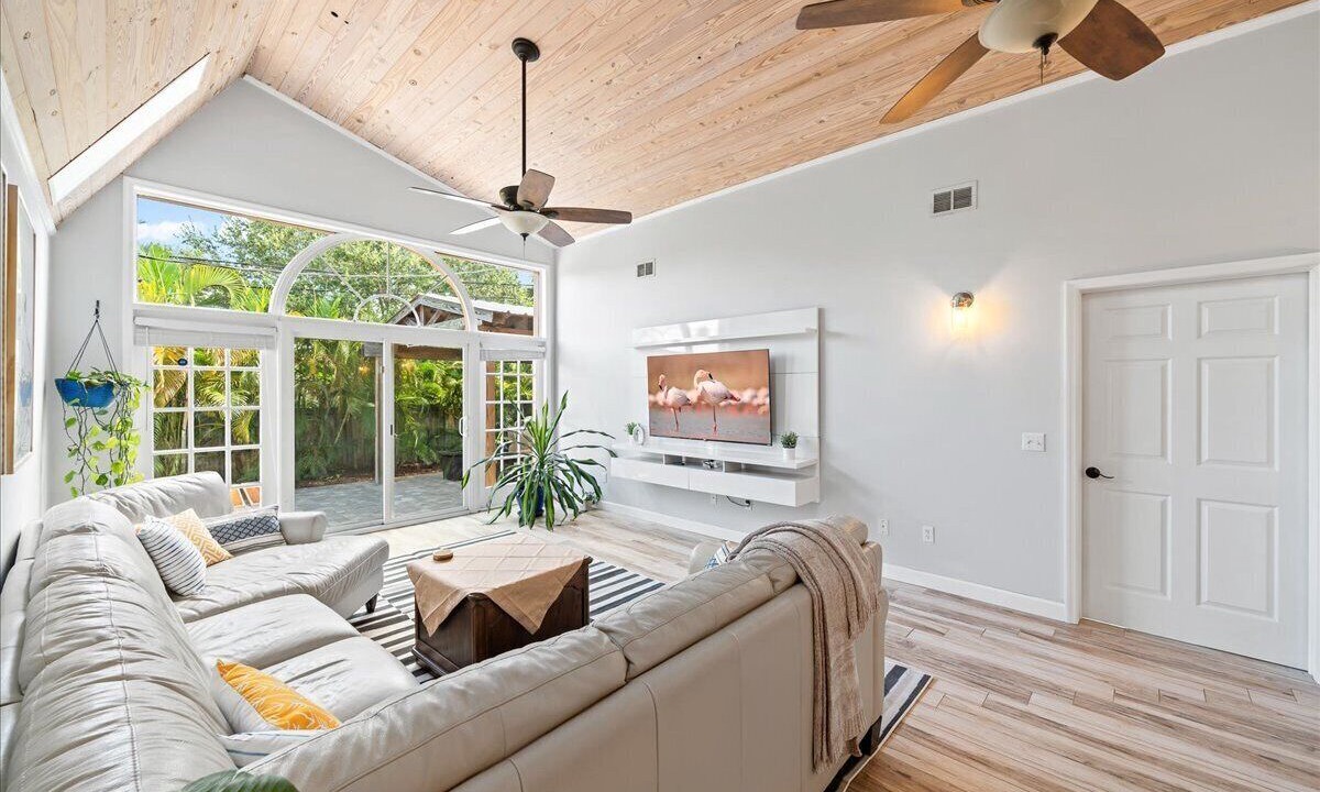 Photo of Livingroom in Indian Harbour Beach