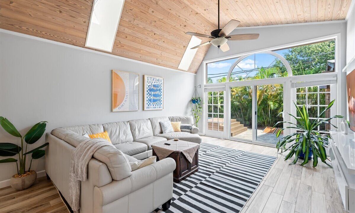 Photo of Livingroom in Indian Harbour Beach