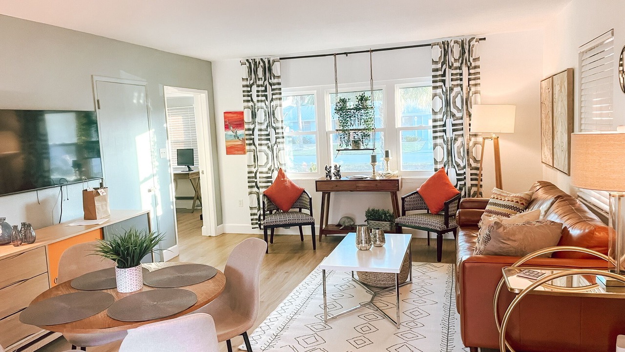Photo of Livingroom in Golden Beach