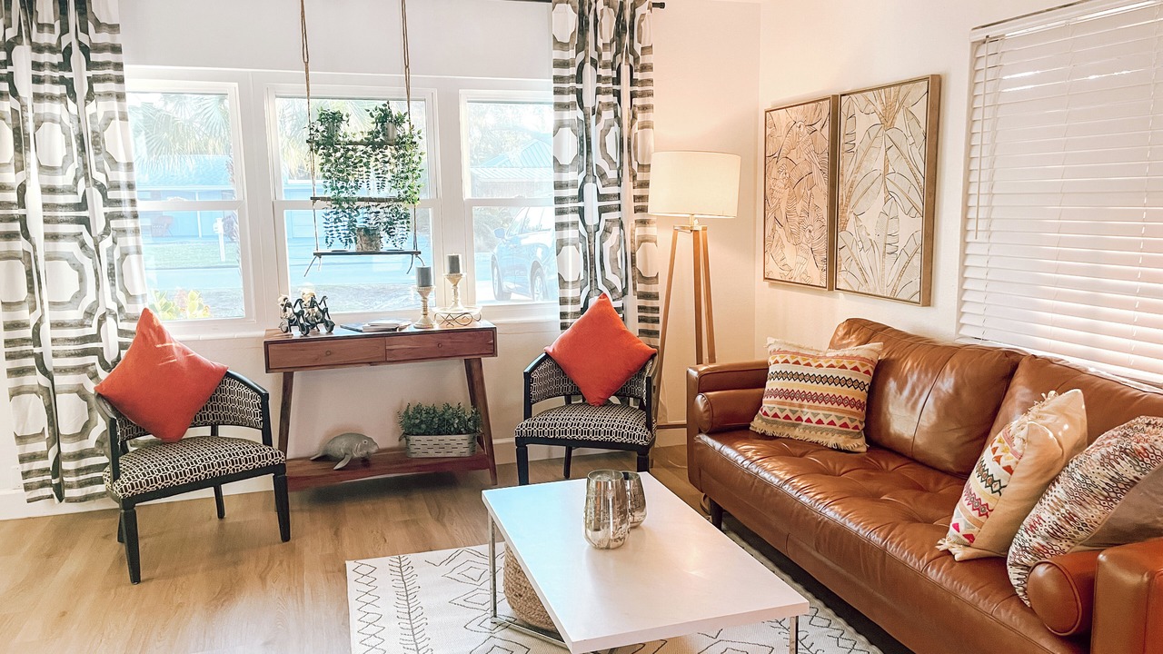 Photo of Livingroom in Golden Beach