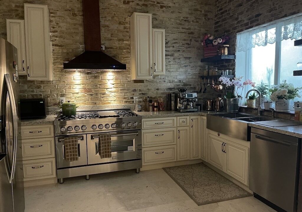 Photo of Kitchen in Southwest Coconut Grove