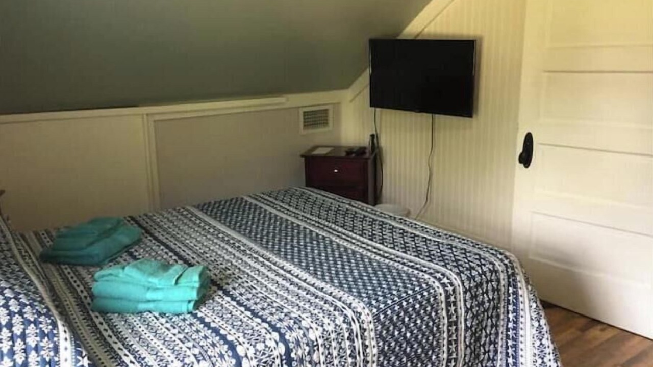 Photo of Bedroom in Dean Park Historic District