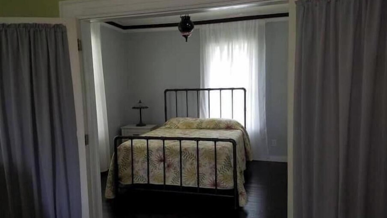 Photo of Bedroom in Dean Park Historic District