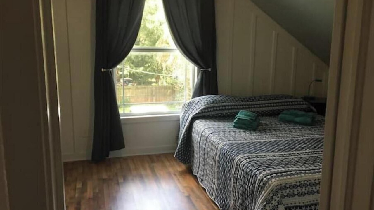 Photo of Bedroom in Dean Park Historic District
