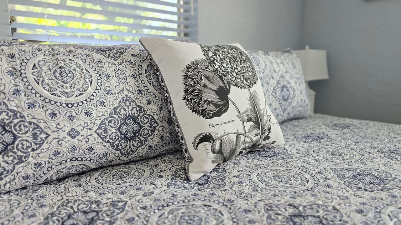 Photo of Bedroom in Gulf Gate Estates