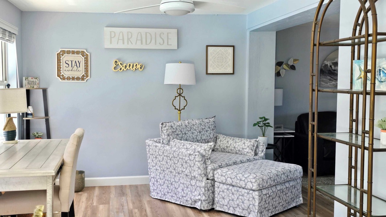 Photo of Livingroom in Gulf Gate Estates