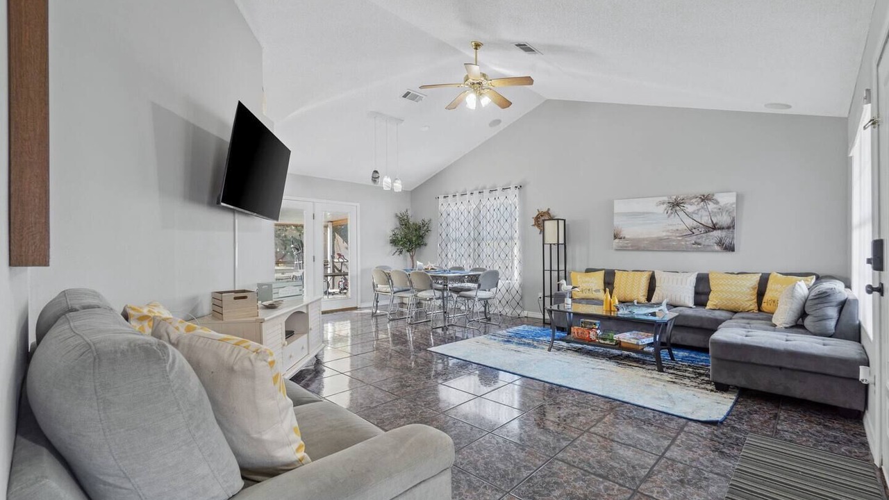Photo of Livingroom in Gulf Breeze