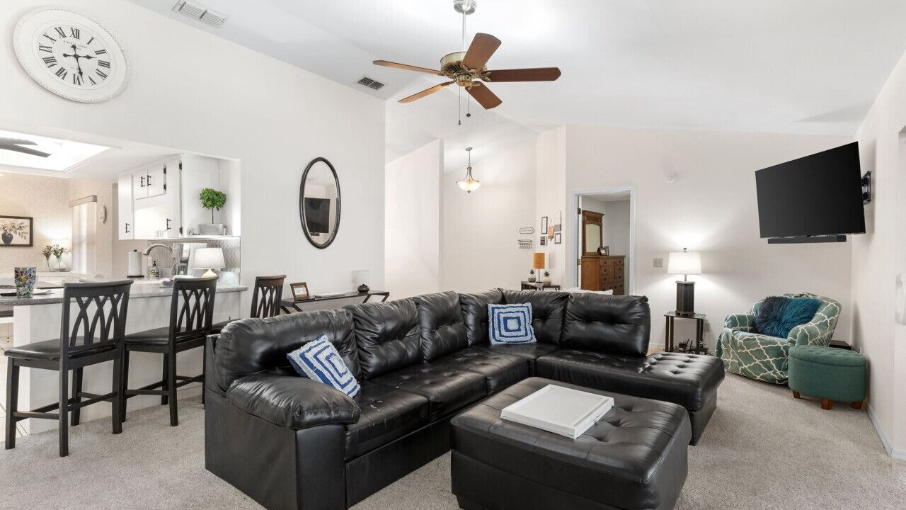 Photo of Livingroom in Eagle Lake