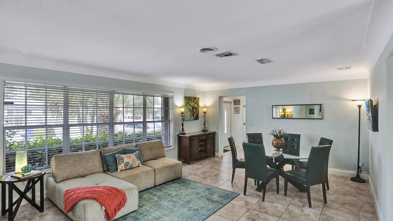 Photo of Livingroom in Dolphin Isles