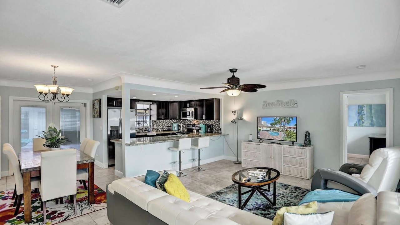 Photo of Livingroom in Dolphin Isles