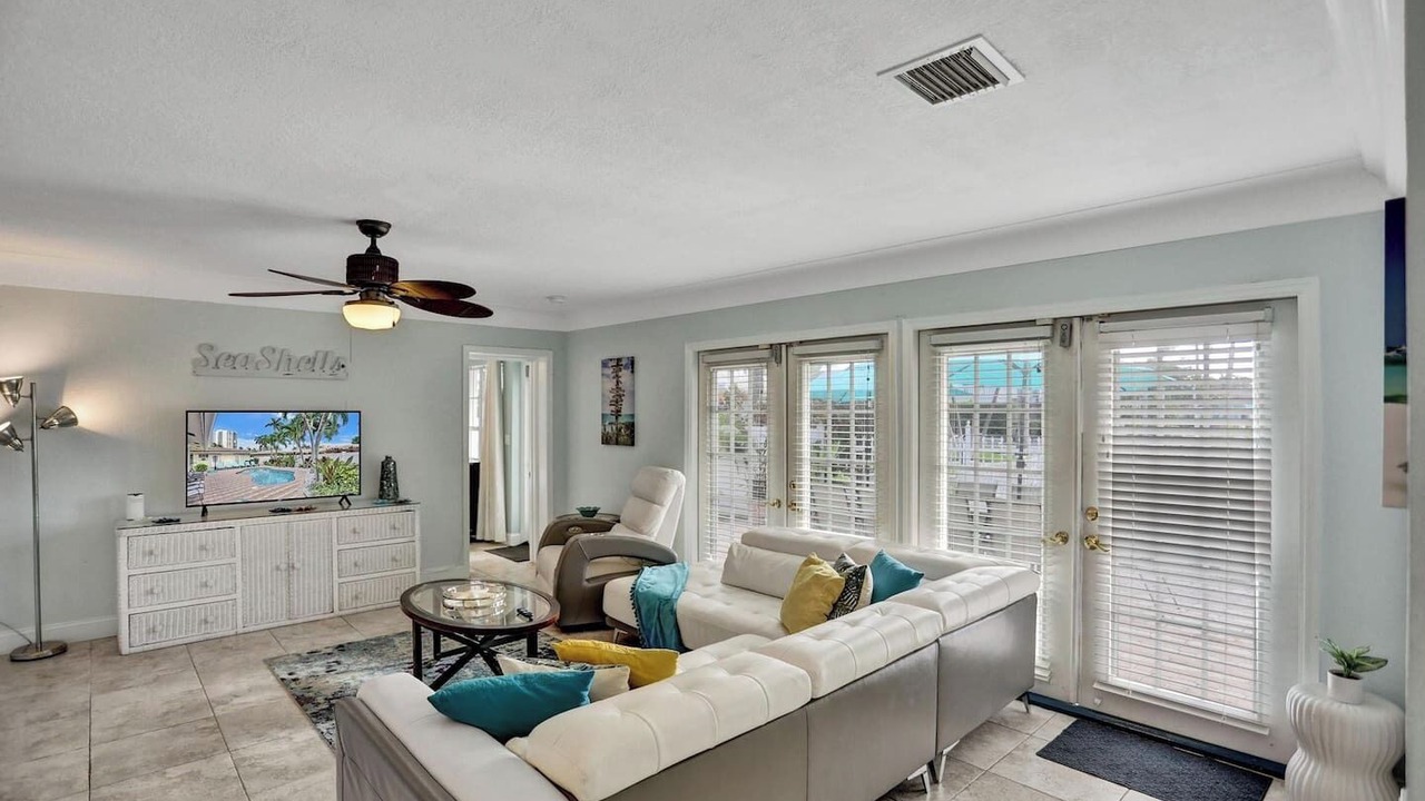 Photo of Livingroom in Dolphin Isles