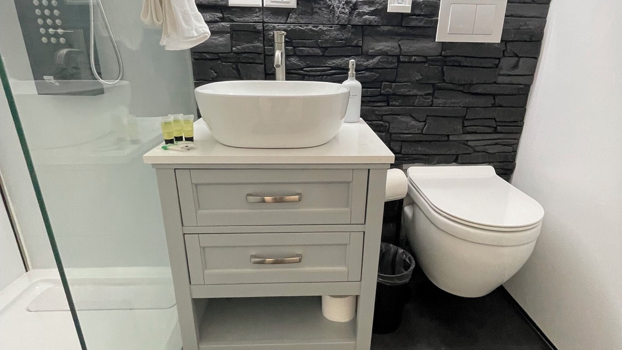 Photo of Bathroom in Riverside Park