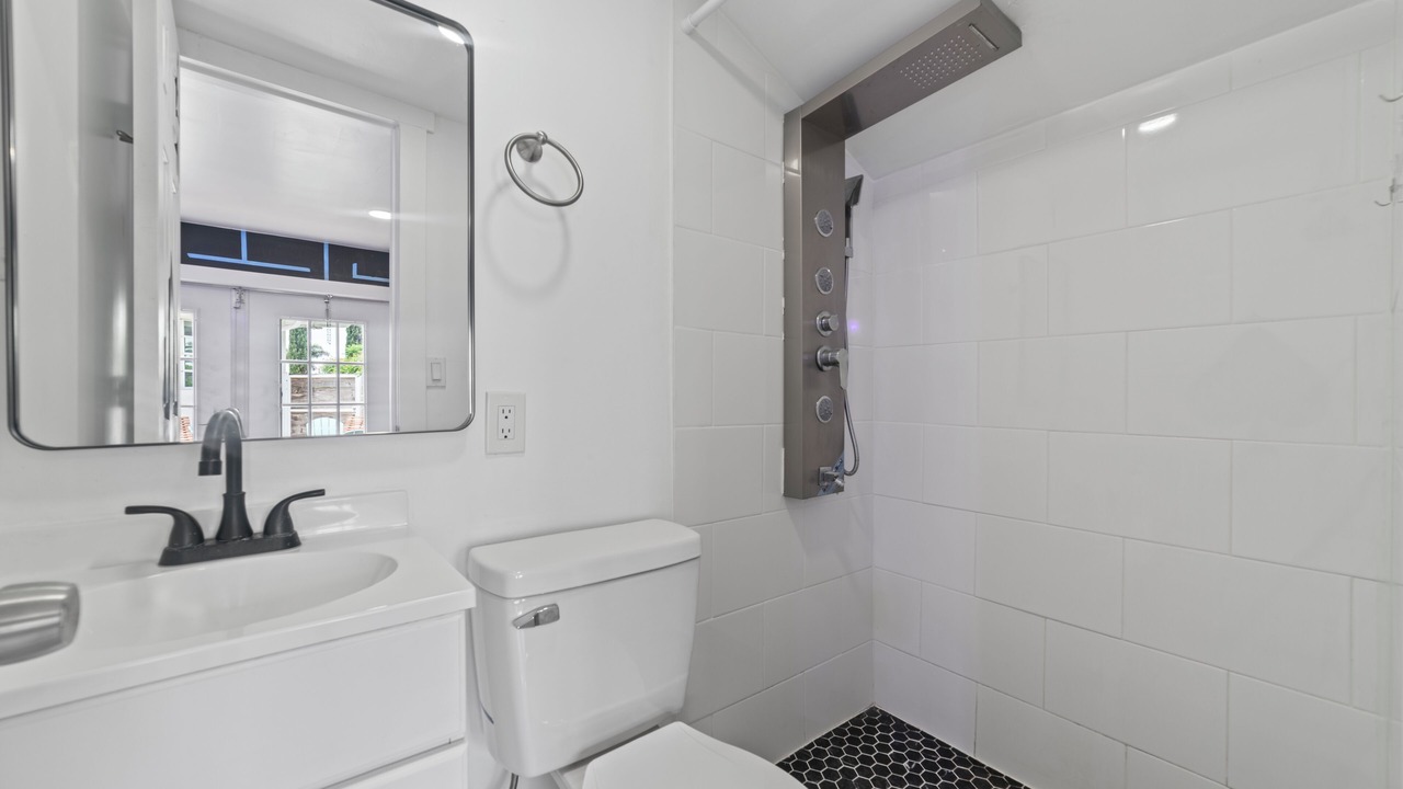 Photo of Bathroom in Kendale Lakes