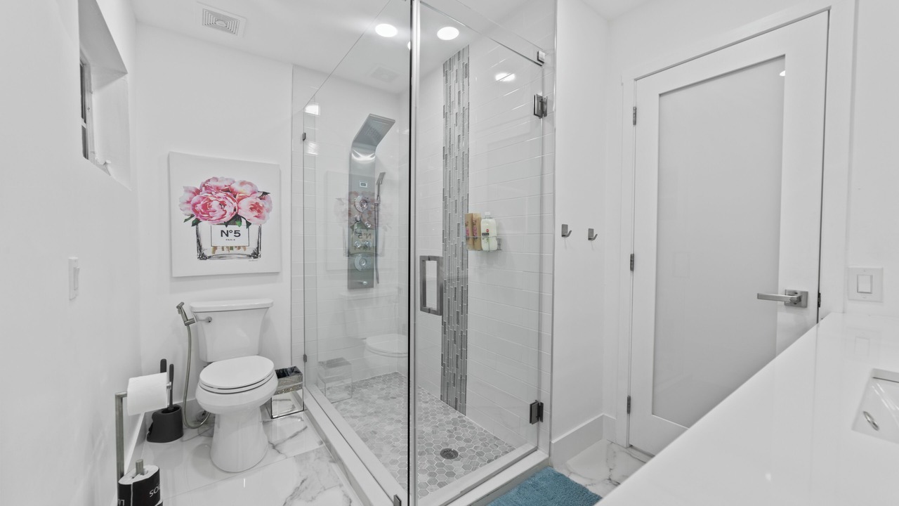 Photo of Bathroom in Kendale Lakes