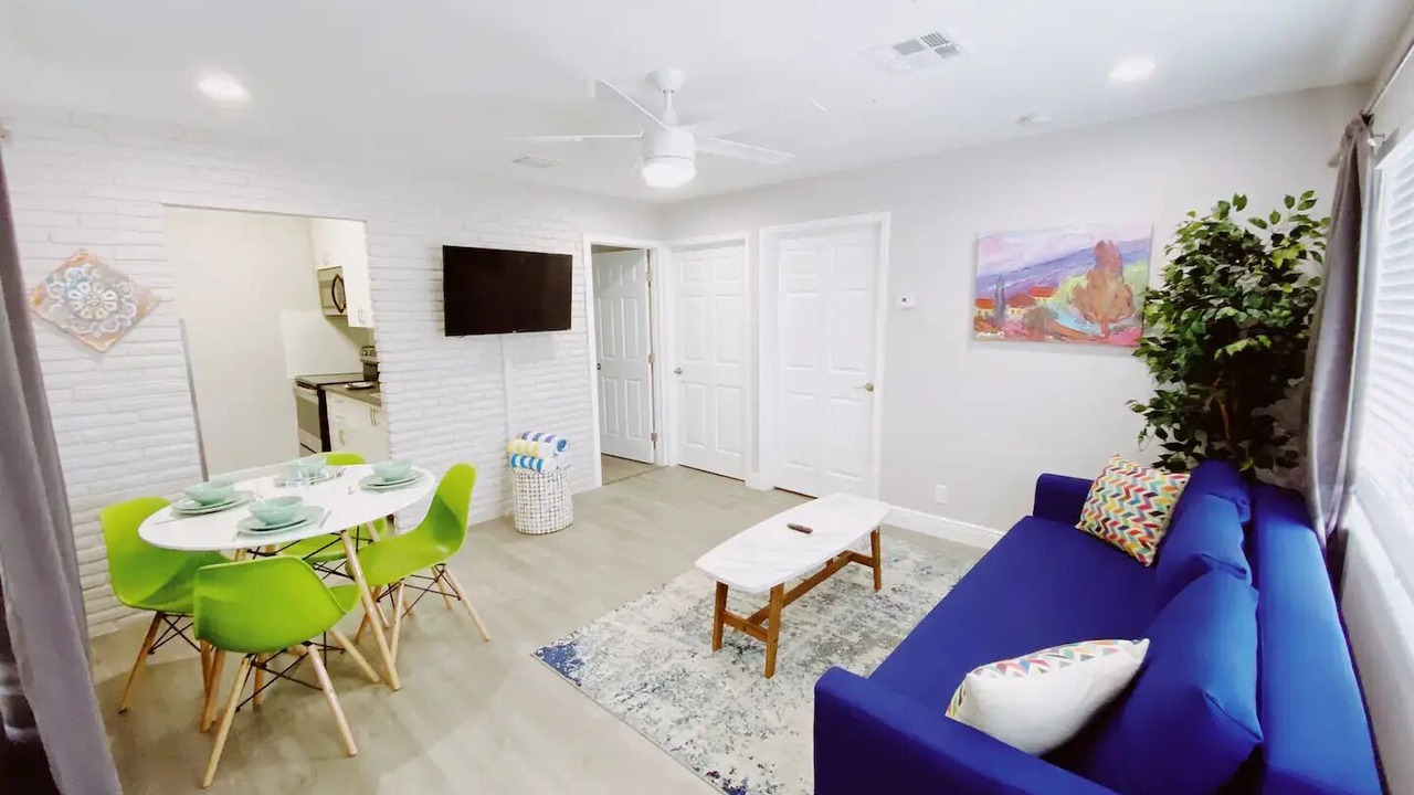 Photo of Livingroom in Lauderdale Harbours
