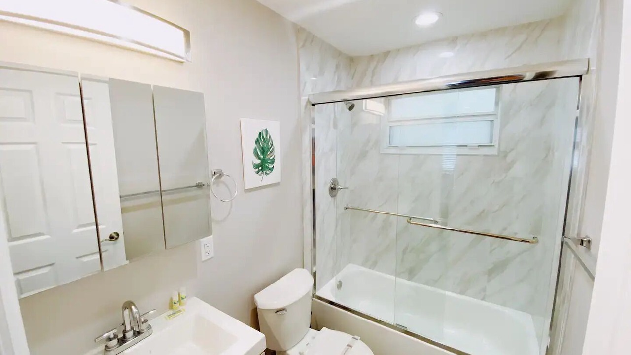 Photo of Bathroom in Lauderdale Harbours