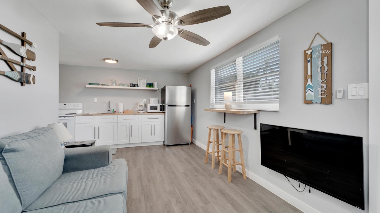 Photo of Livingroom in Town N County Park