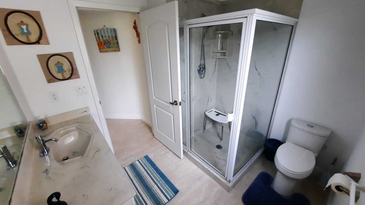 Photo of Bathroom in Joel