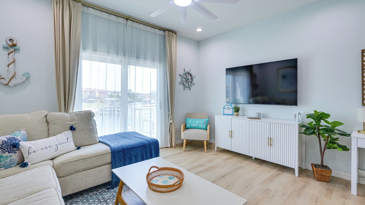 Photo of Livingroom in Hudson Beach Estates