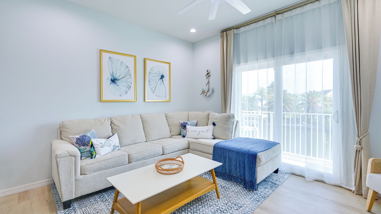 Photo of Livingroom in Hudson Beach Estates