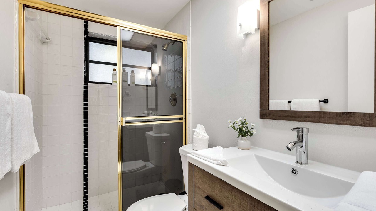 Photo of Bathroom in Lauderdale Harbours