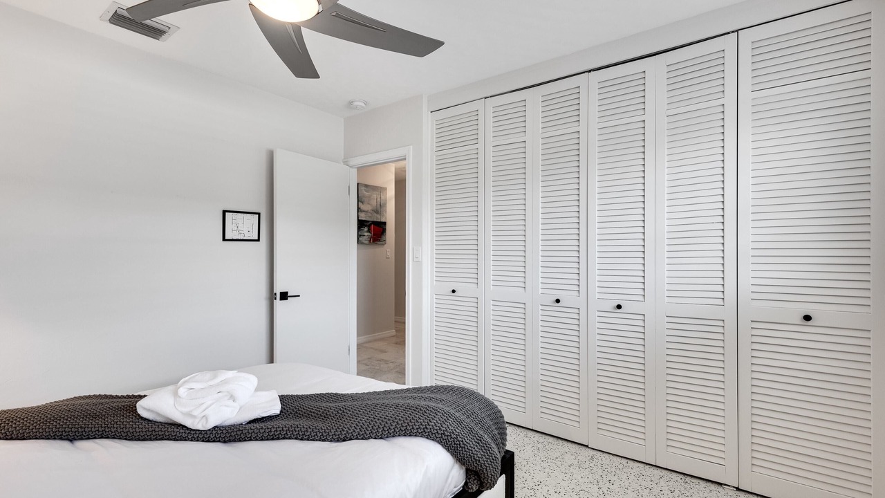 Photo of Bedroom in Lauderdale Harbours