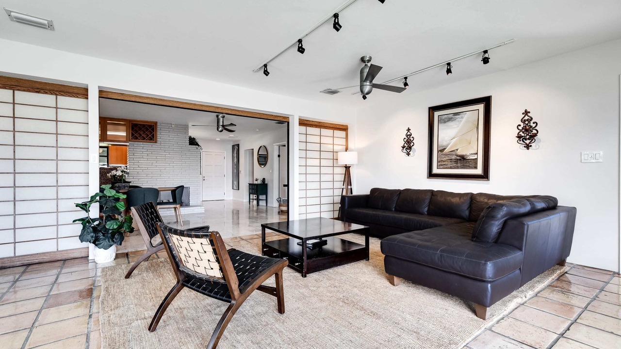Photo of Livingroom in Lauderdale Harbours