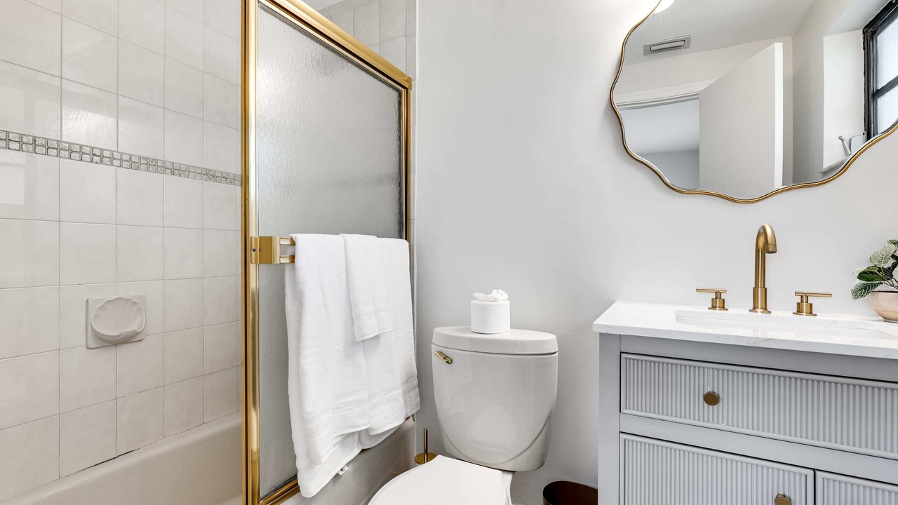 Photo of Bathroom in Lauderdale Harbours
