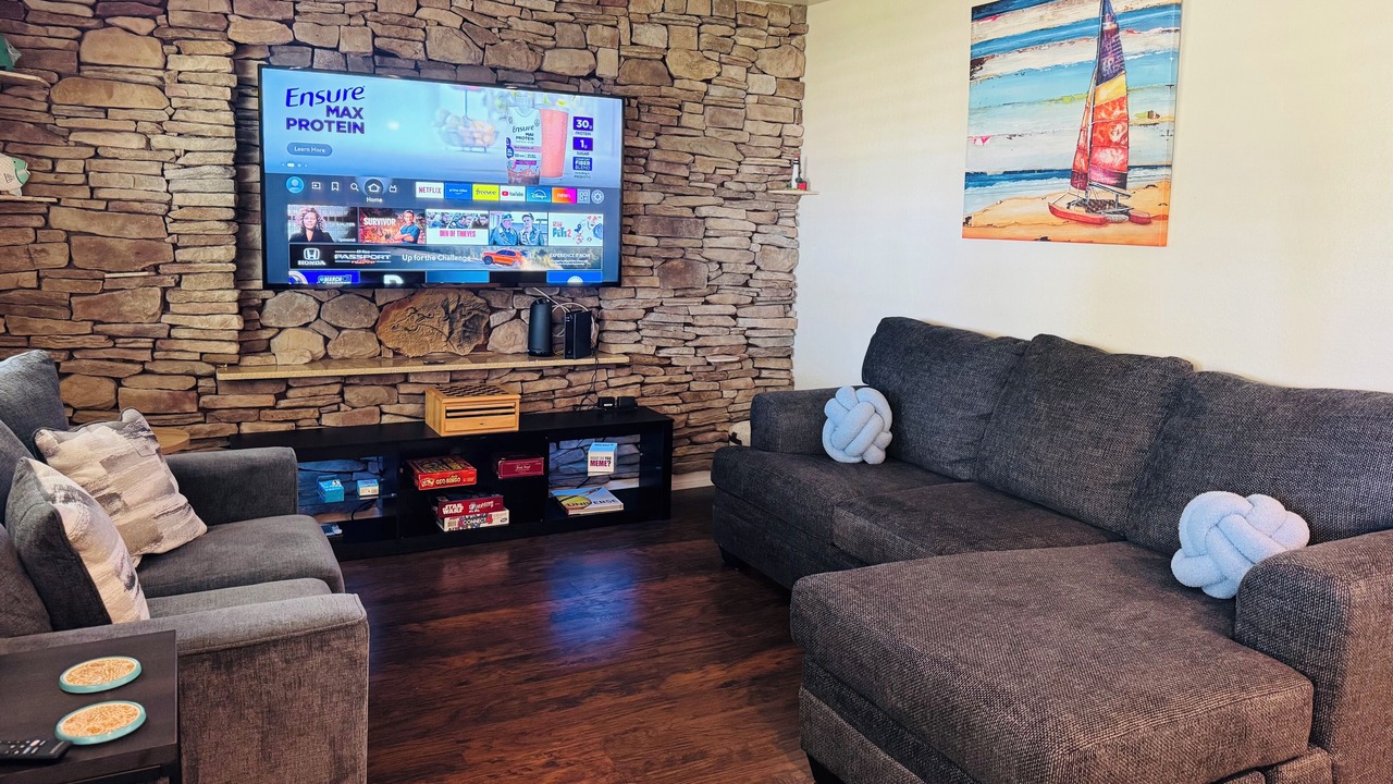 Photo of Livingroom in Edgewater