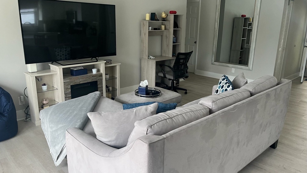Photo of Livingroom in Jupiter Village