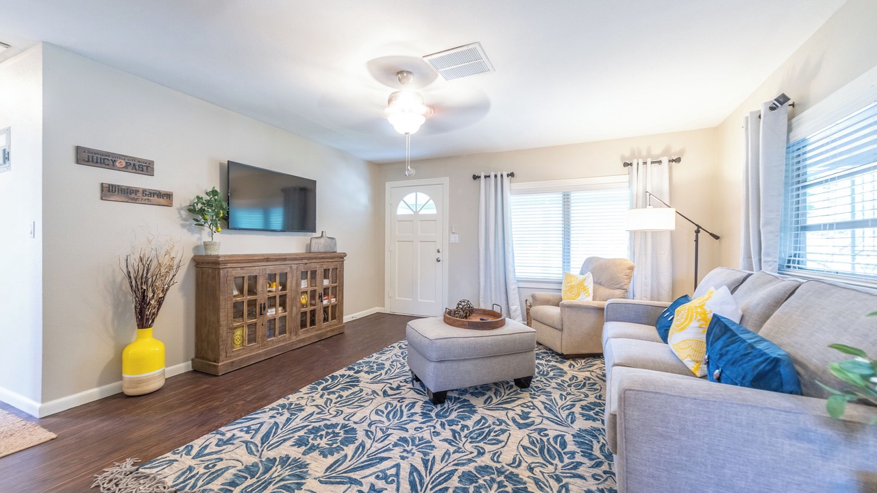 Photo of Livingroom in Winter Garden