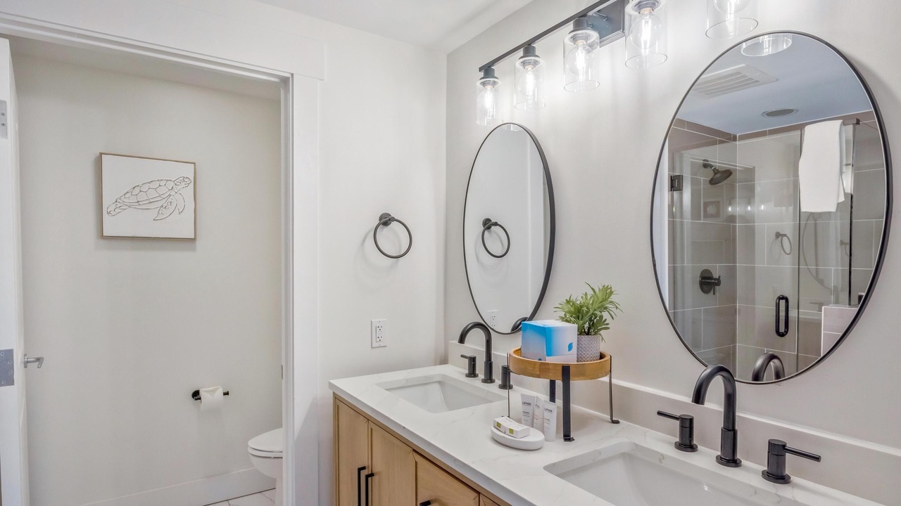 Photo of Bathroom in Baytowne Wharf