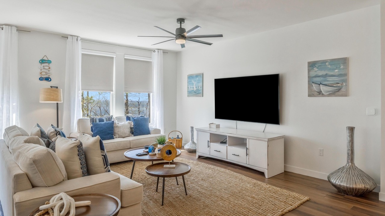 Photo of Livingroom in Baytowne Wharf